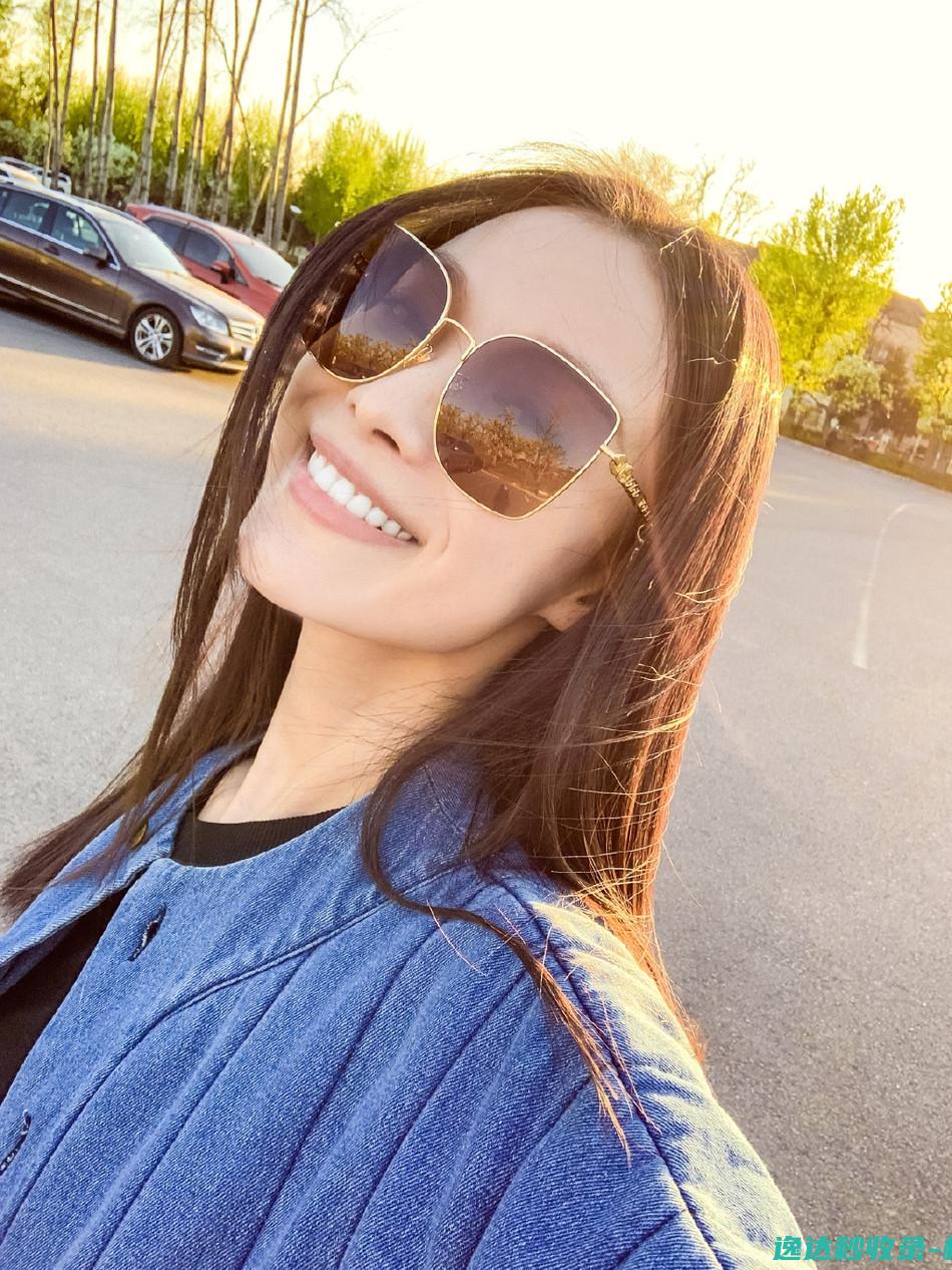 元气少女的精致自拍!倪妮戴墨镜出街享春日阳光_美女欣赏